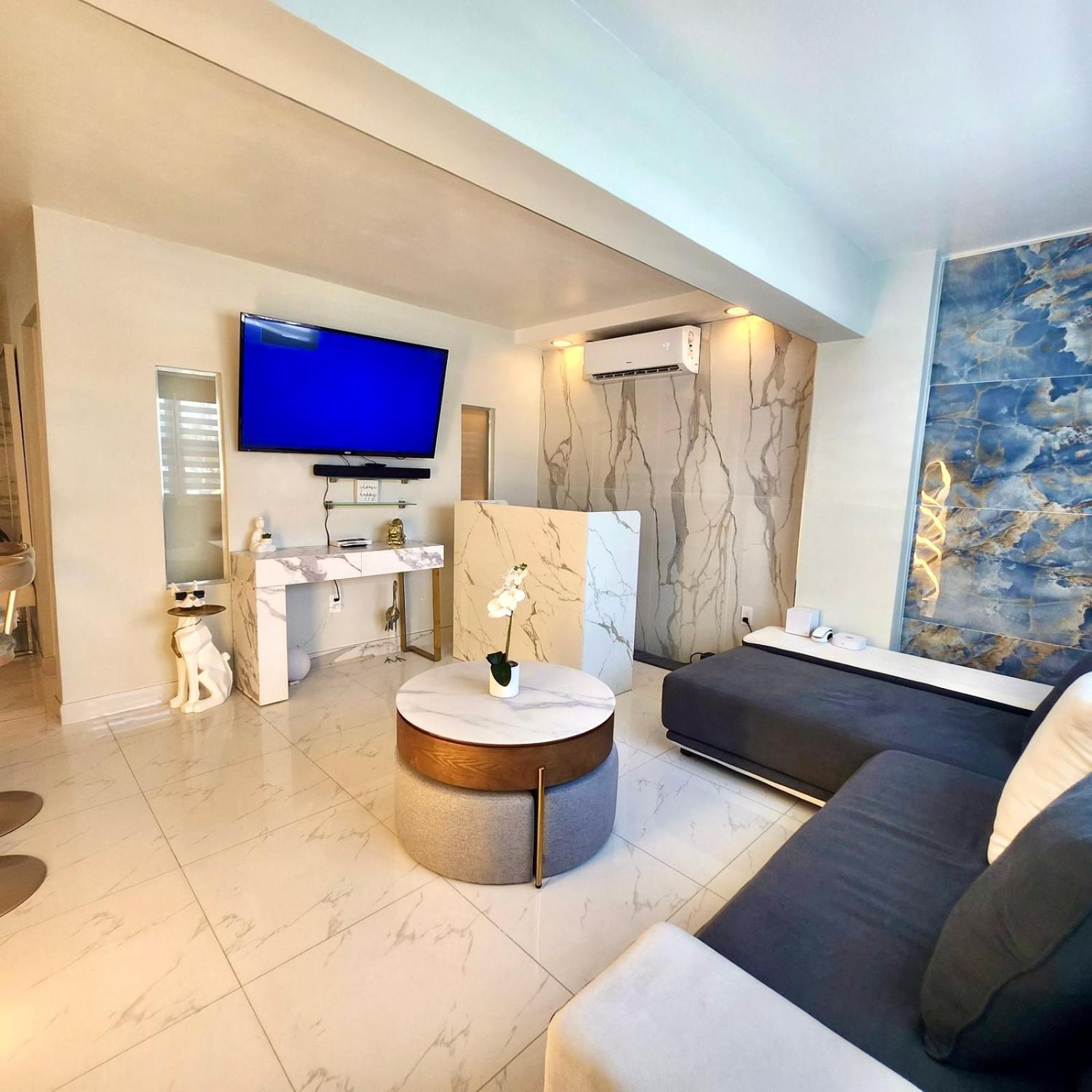 Luxurious Waterfront With Free Parking 5min Drive To Miami Brach * Miami Beach