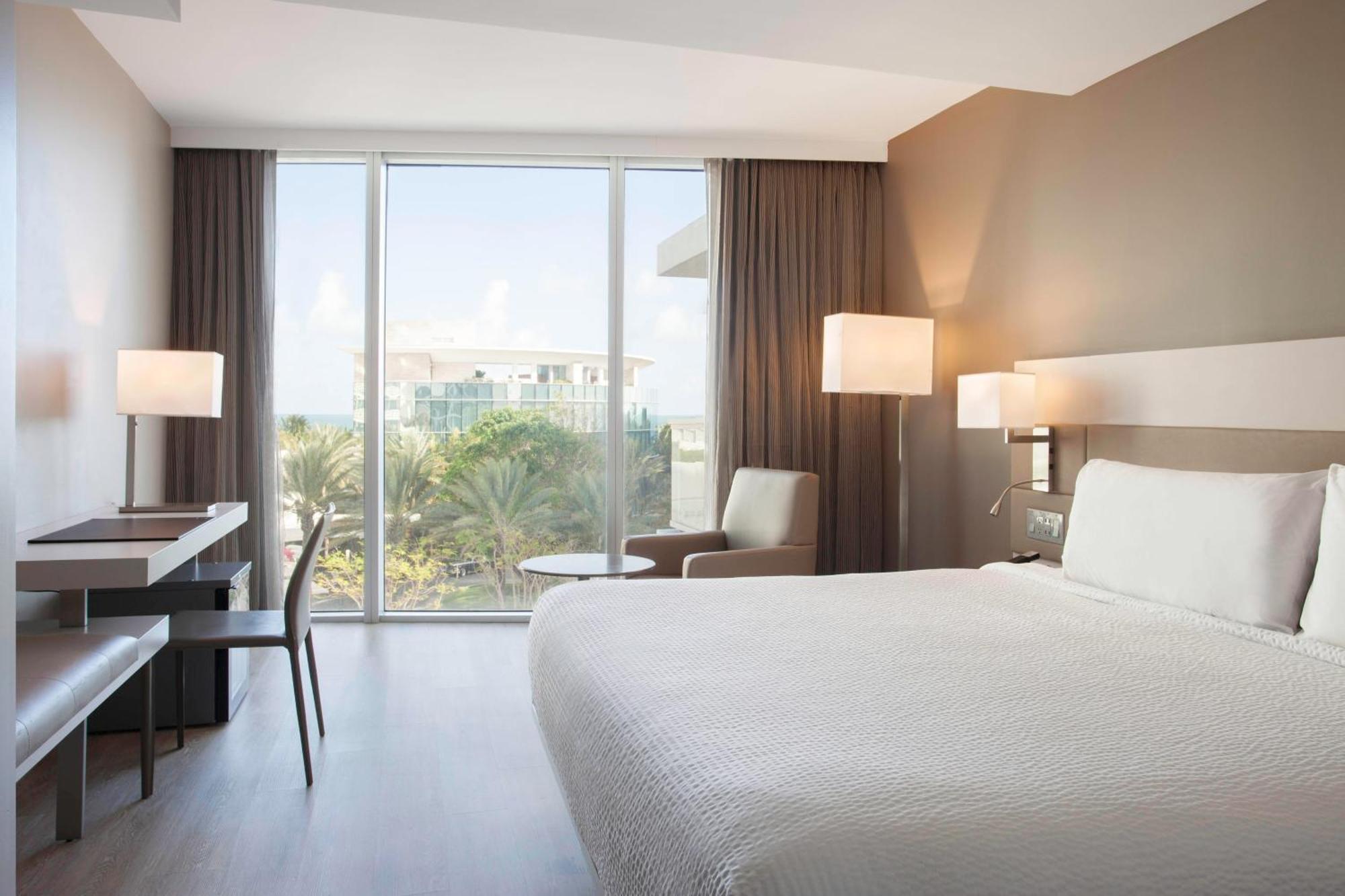 Ac By Marriott Miami Hotel