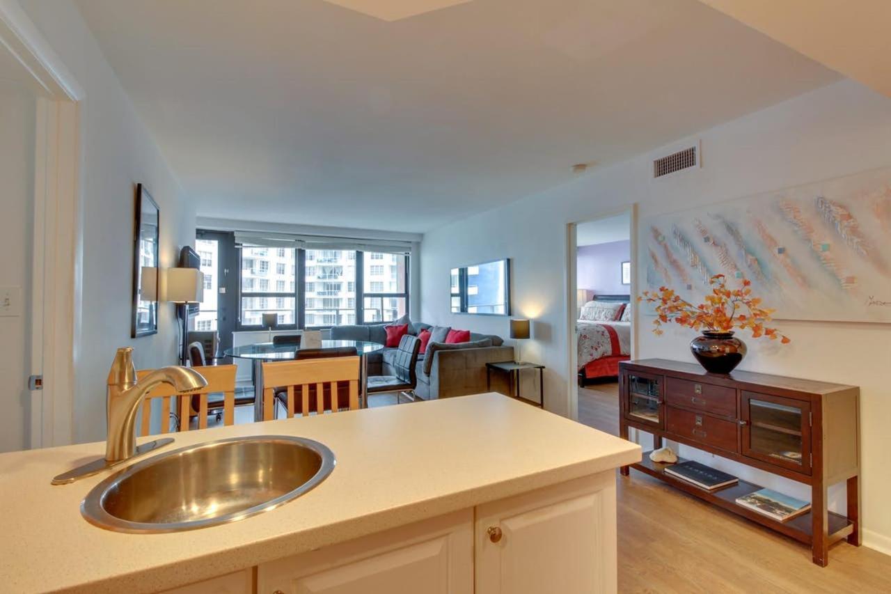 Alexander 1209 Beachfront With 2 Pools , Access, Sauna, Stores * Miami Beach