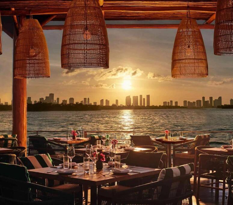 Lux Waterfront Studio South Beach Apartment