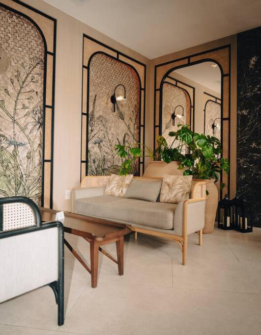 Lux Waterfront Studio South Beach Apartment