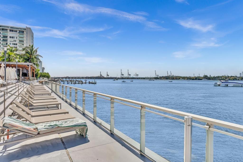 Lux Waterfront Studio South Beach Apartment *