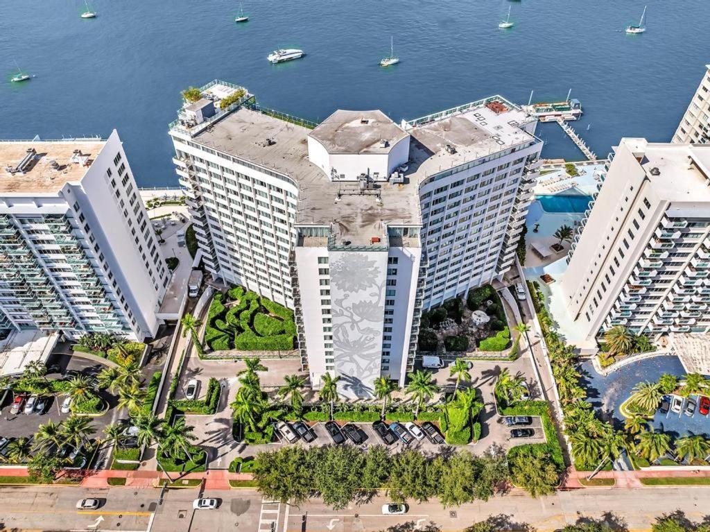 Lux Waterfront Studio South Beach Apartment