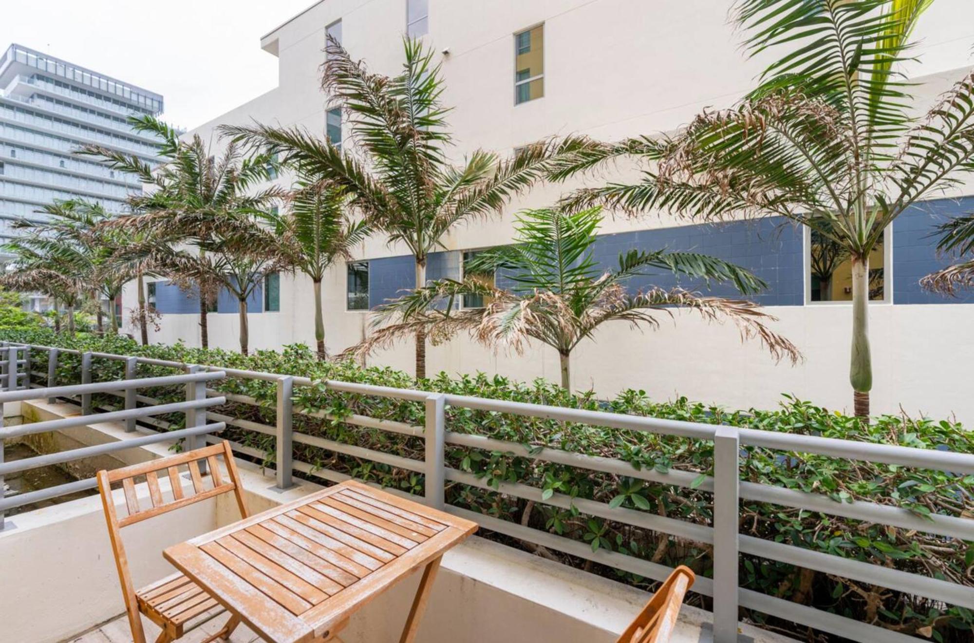Appartamento Beachfront Bentley One Bedroom With Balcony And Access *