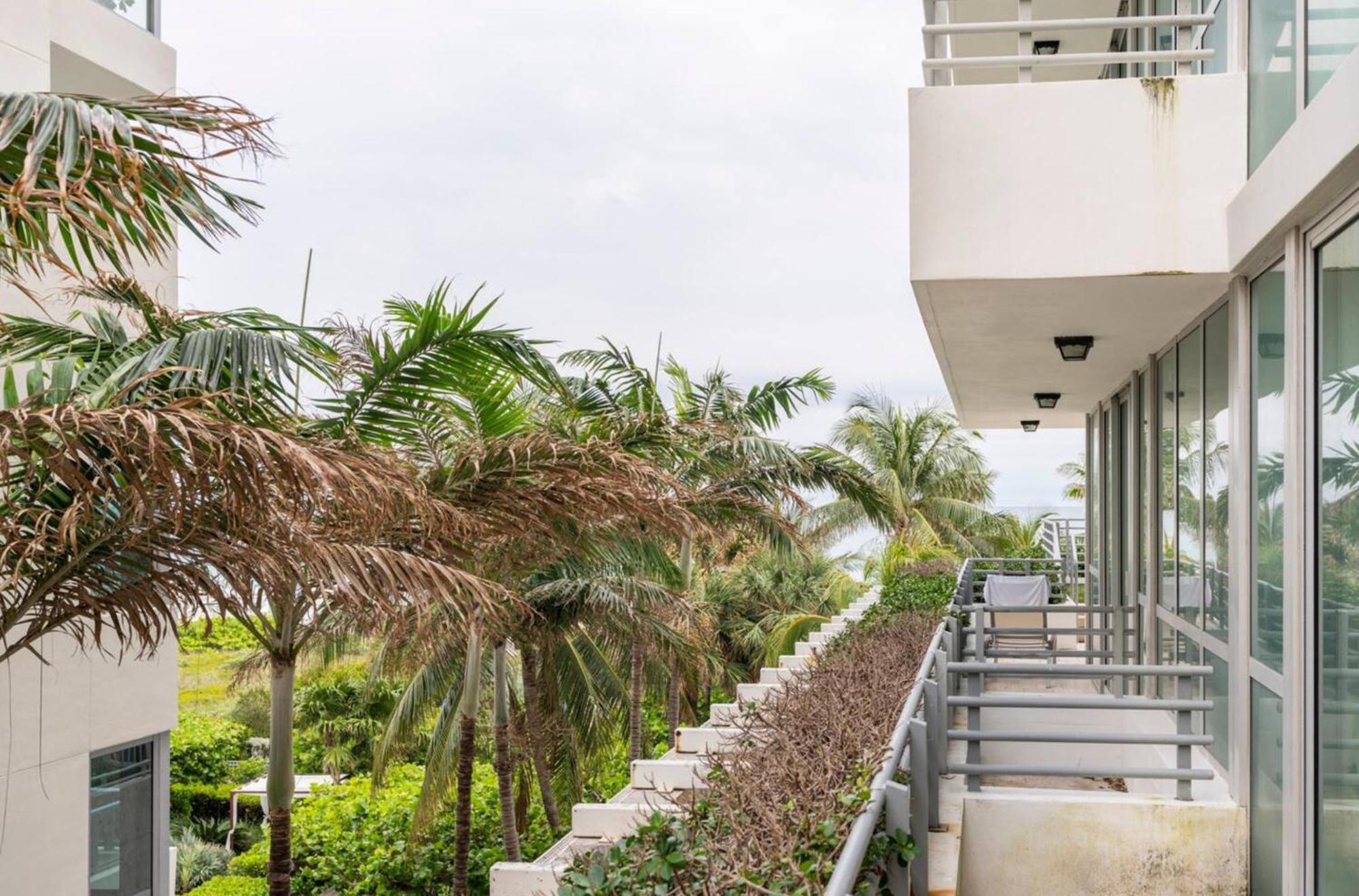 Beachfront Bentley One Bedroom With Balcony And Access Appartamento