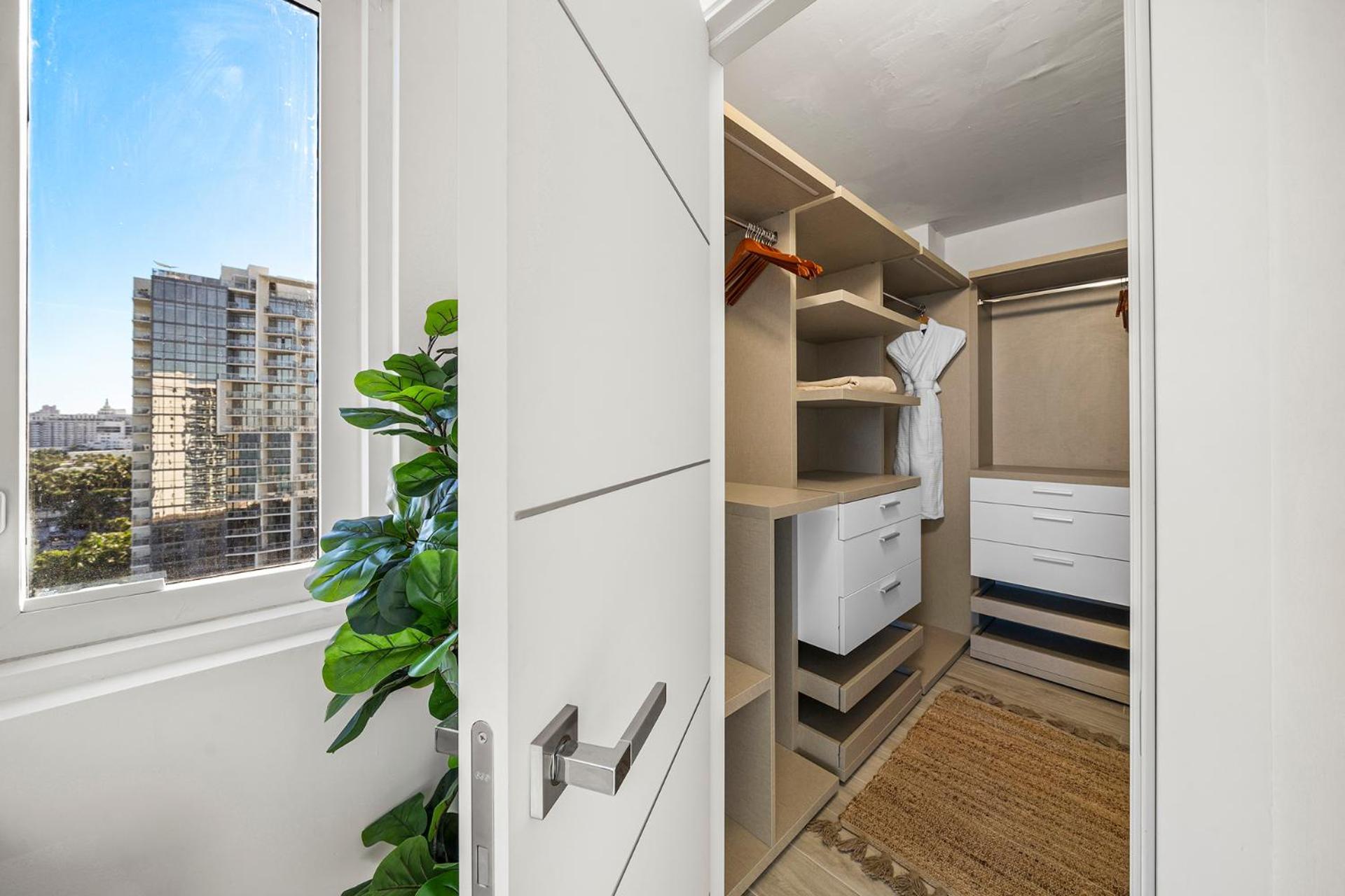2 Bedroom Private At Roney Palace -1209 * Miami Beach