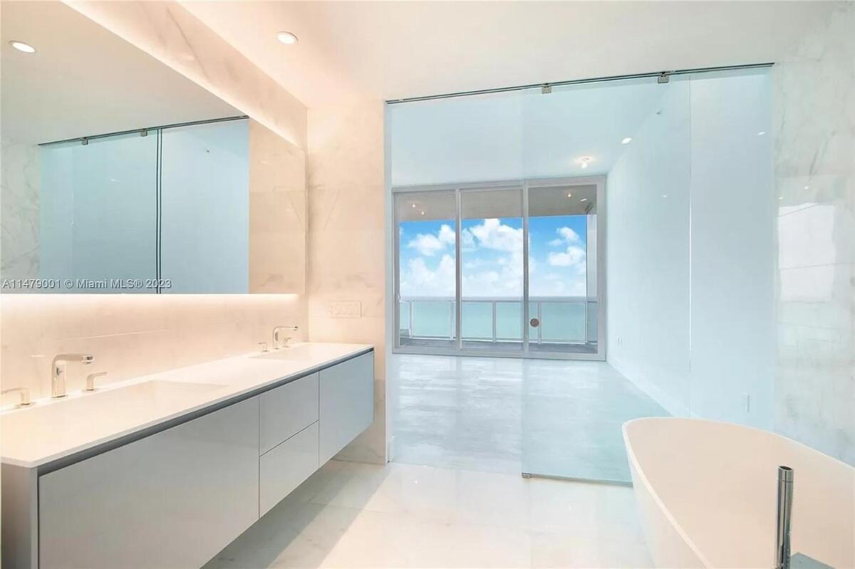 Apt Ocean View Private Beach * Miami Beach