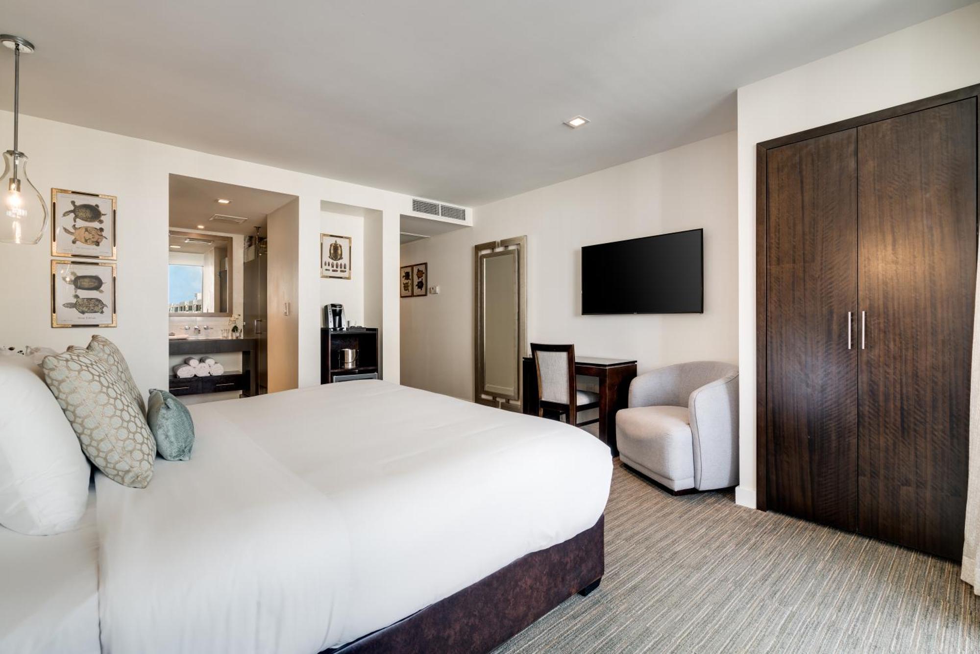 Iberostar Waves Berkeley Shore Hotel Miami Beach