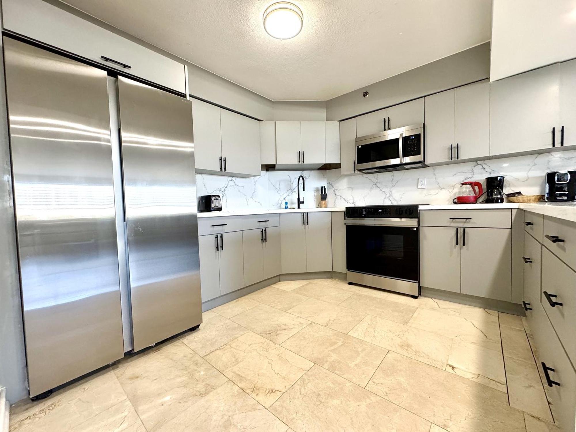 Oceanfront Retreat Service 502 Apartment