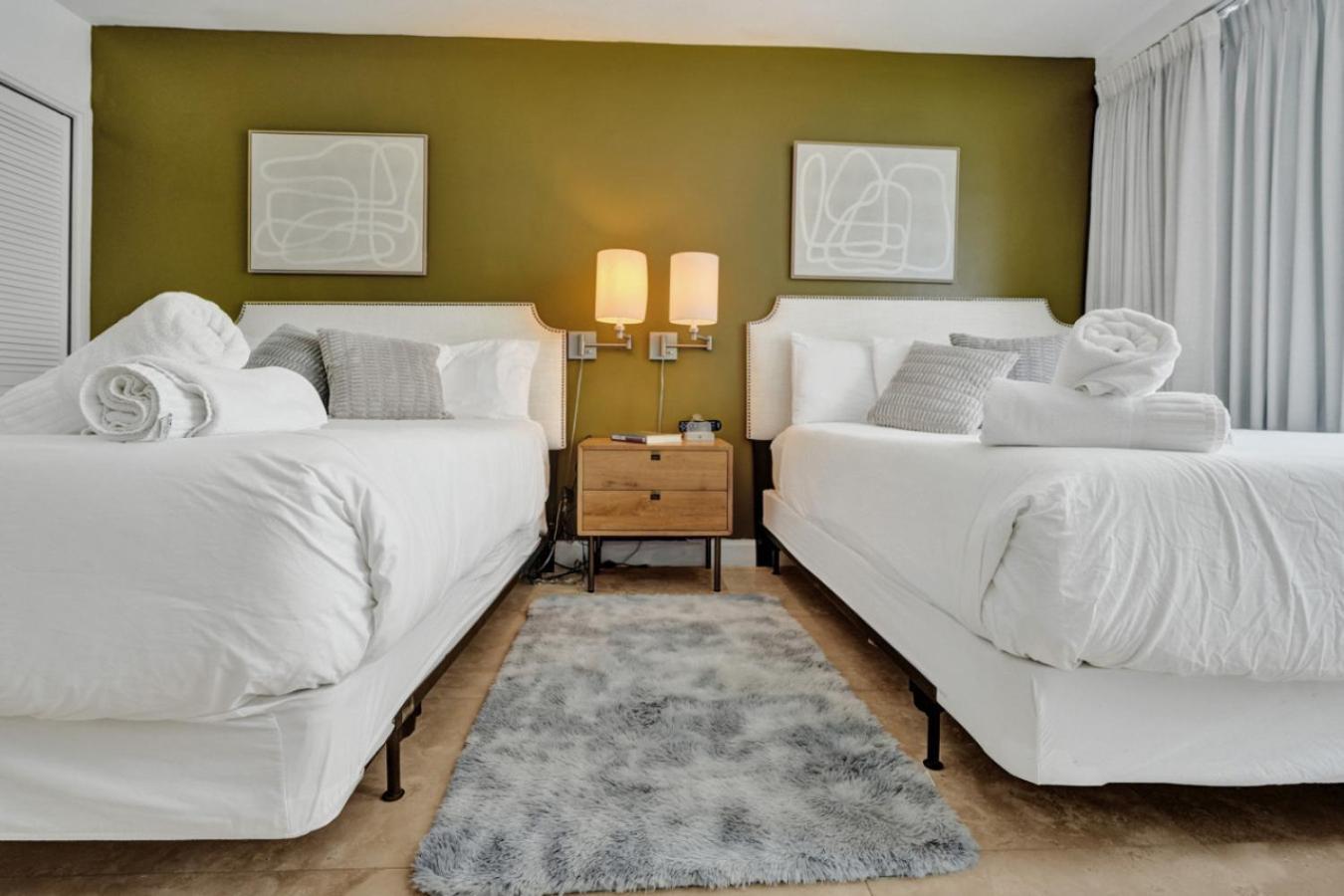 Apartment Deluxe 2 Bedroom With Ocean View And Amenities 1114 Miami Beach