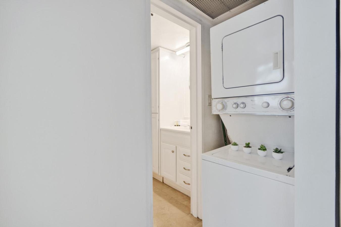 Deluxe 2 Bedroom With Ocean View And Amenities 1114 Miami Beach