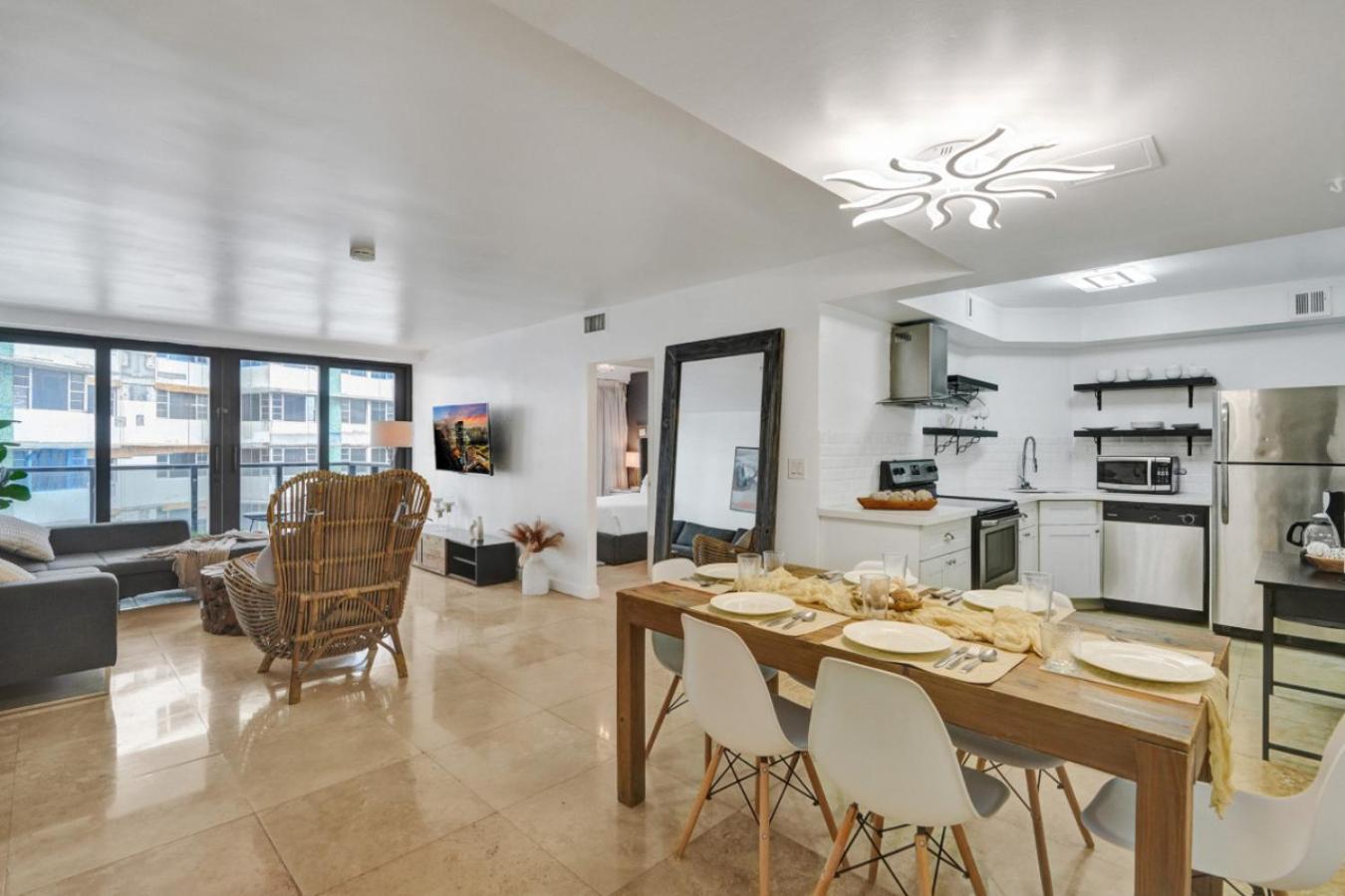Apartment Deluxe 2 Bedroom With Ocean View And Amenities 1114 Miami Beach