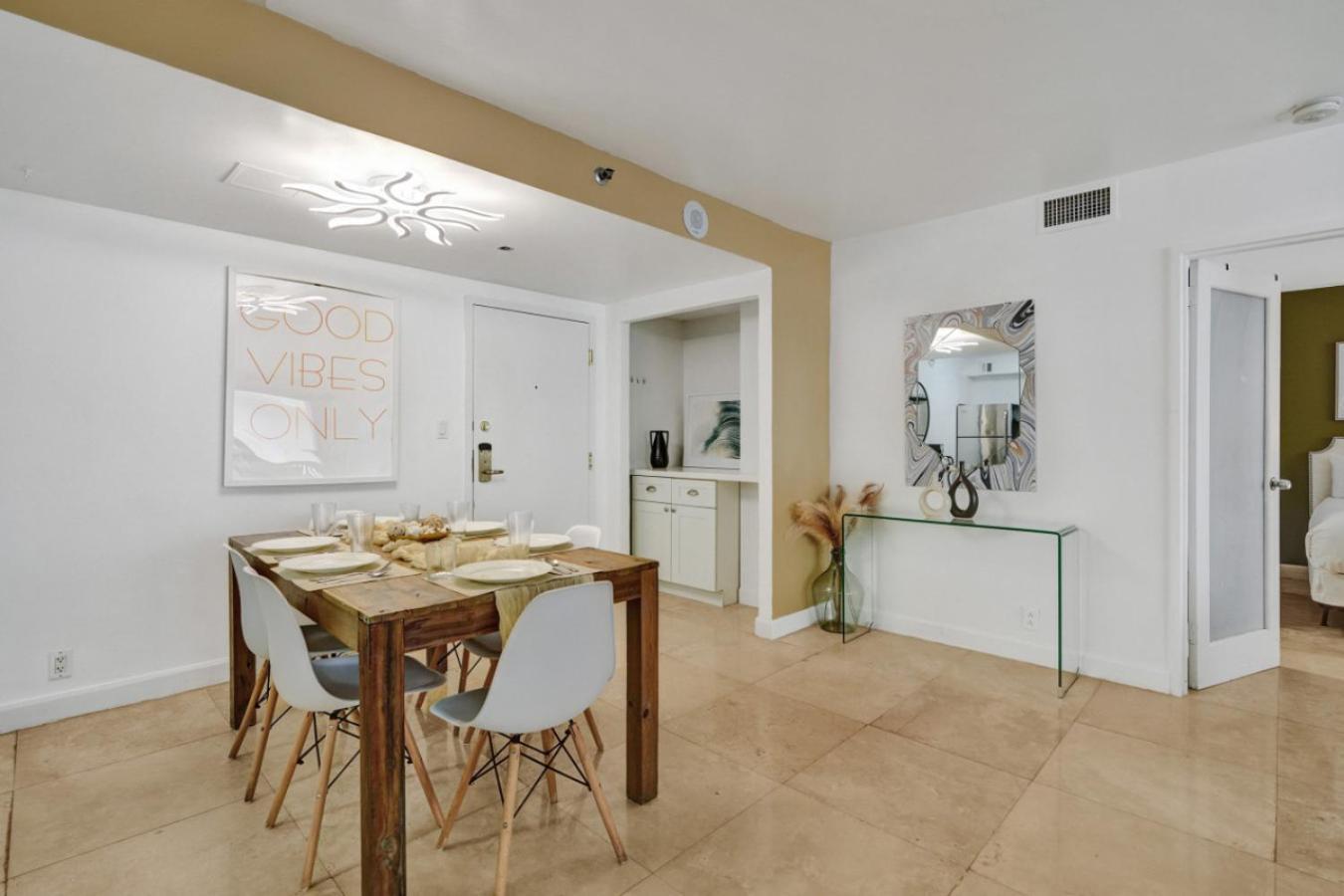 Deluxe 2 Bedroom With Ocean View And Amenities 1114 Apartment