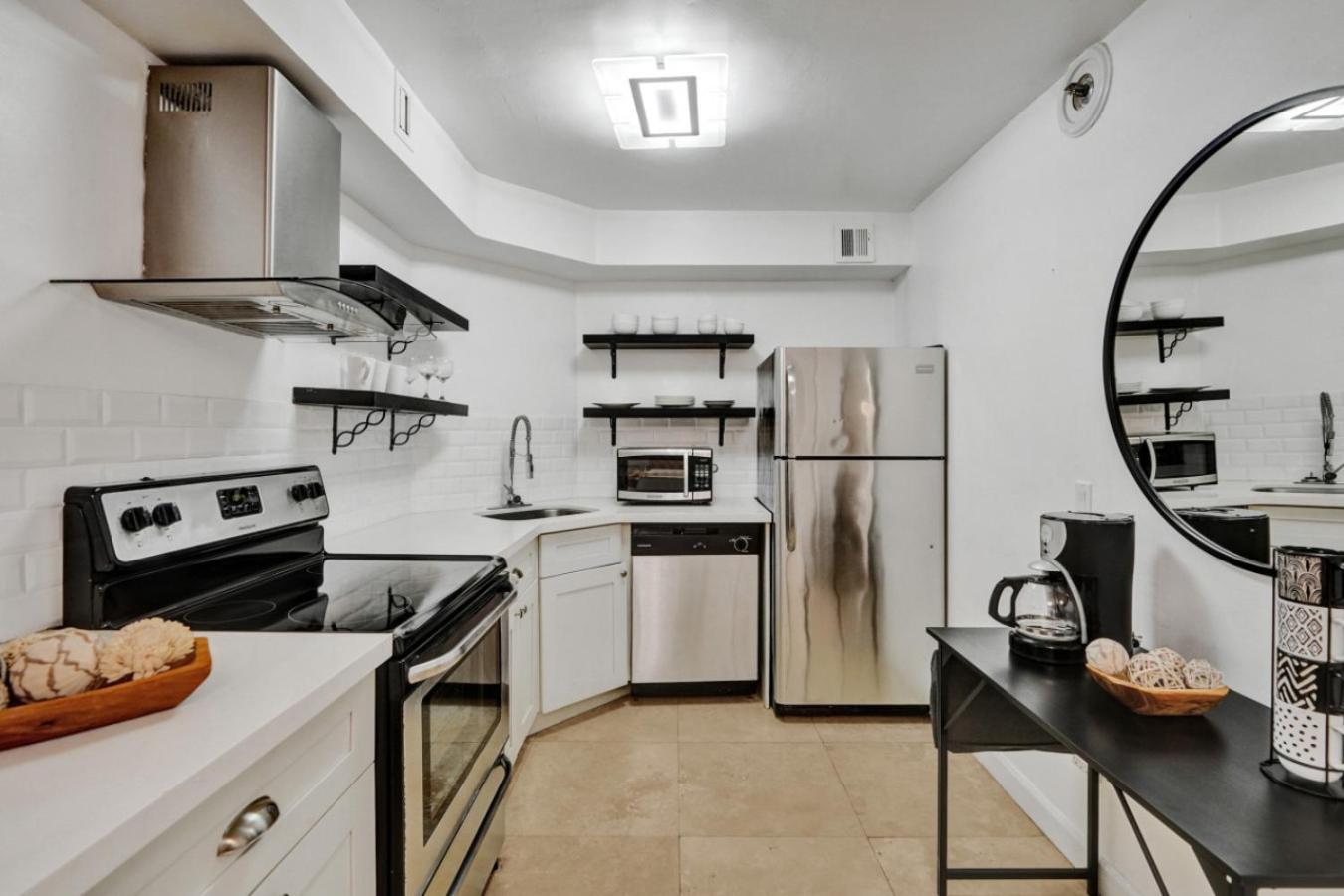 Apartment Deluxe 2 Bedroom With Ocean View And Amenities 1114 Miami Beach