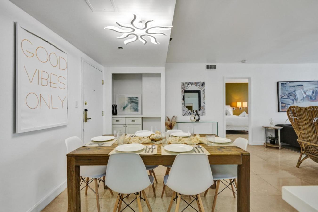 Deluxe 2 Bedroom With Ocean View And Amenities 1114 Miami Beach