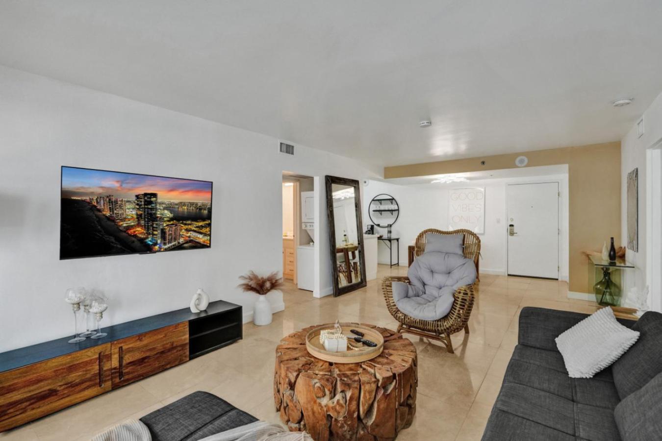 Apartment Deluxe 2 Bedroom With Ocean View And Amenities 1114 *