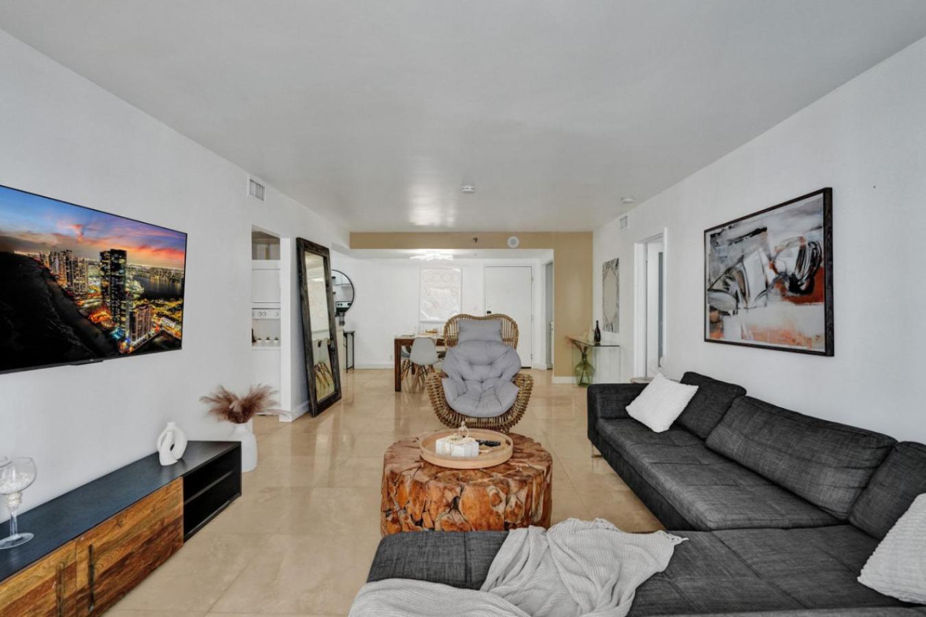 Apartment Deluxe 2 Bedroom With Ocean View And Amenities 1114 Miami Beach