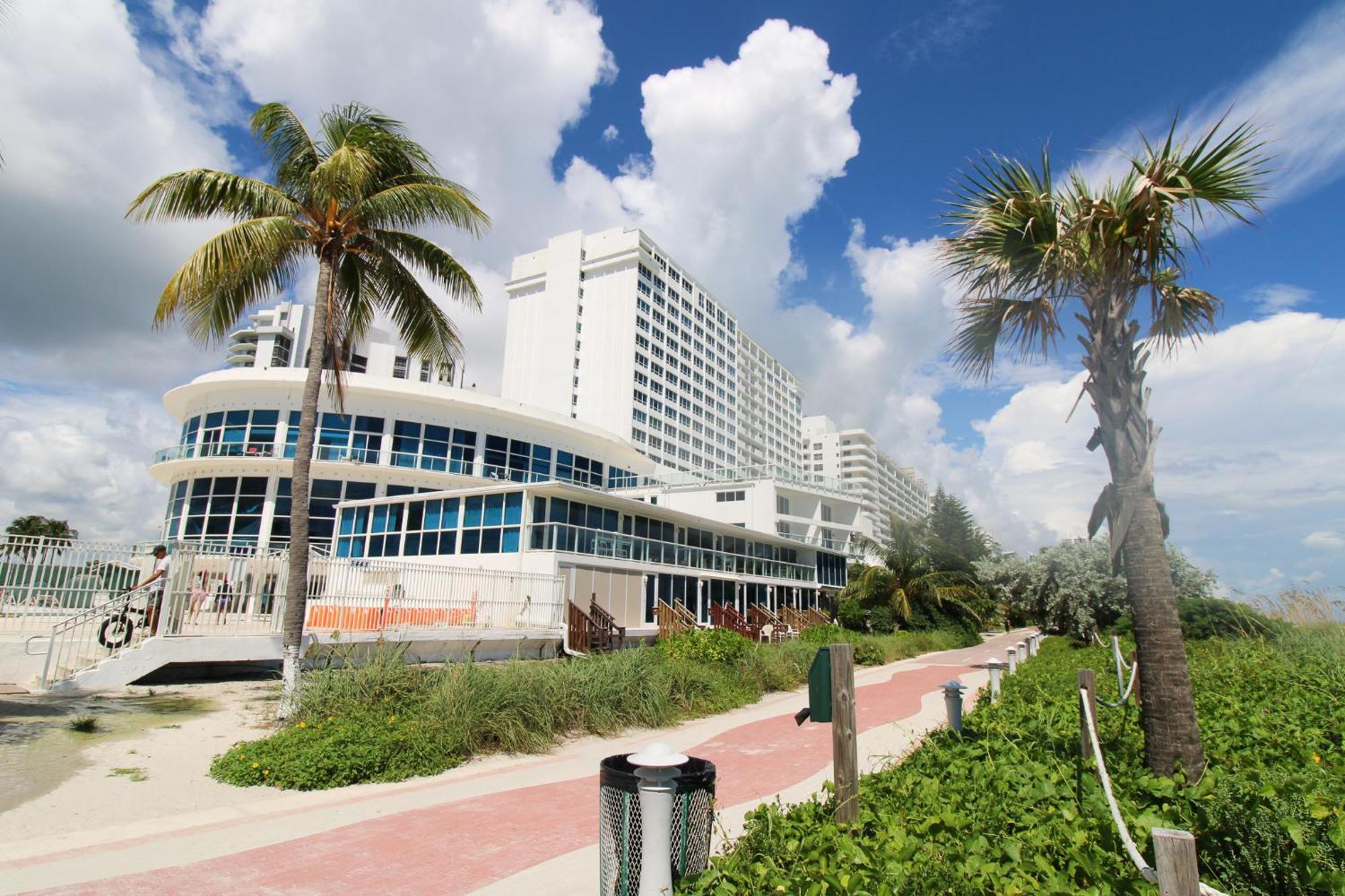 Castle 1131 Miami Beach