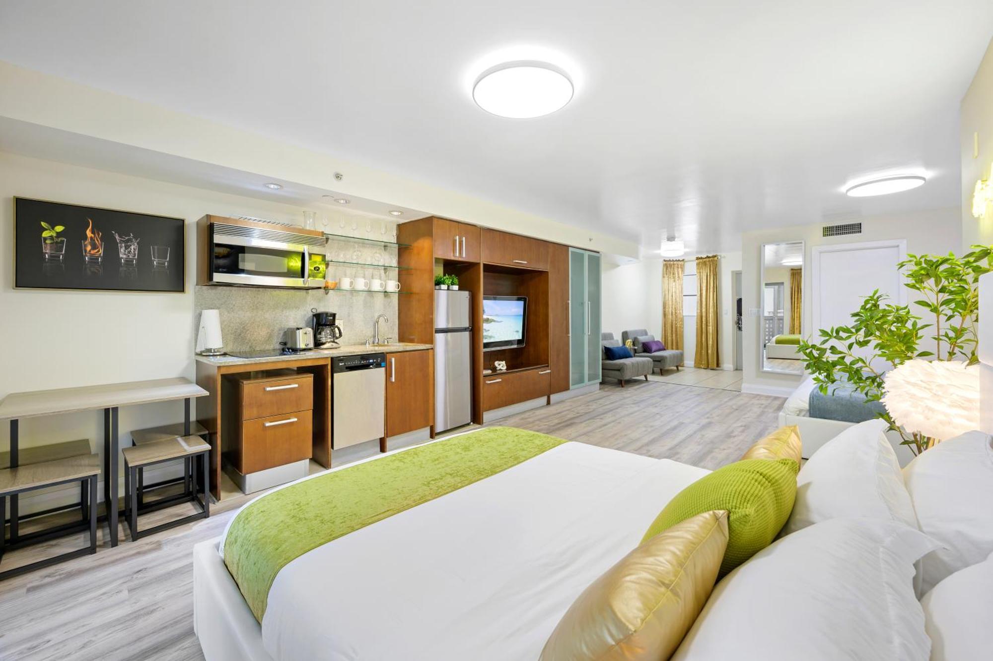 Apartment Ocean Drive With Rooftop Pool, South Beach, Miami