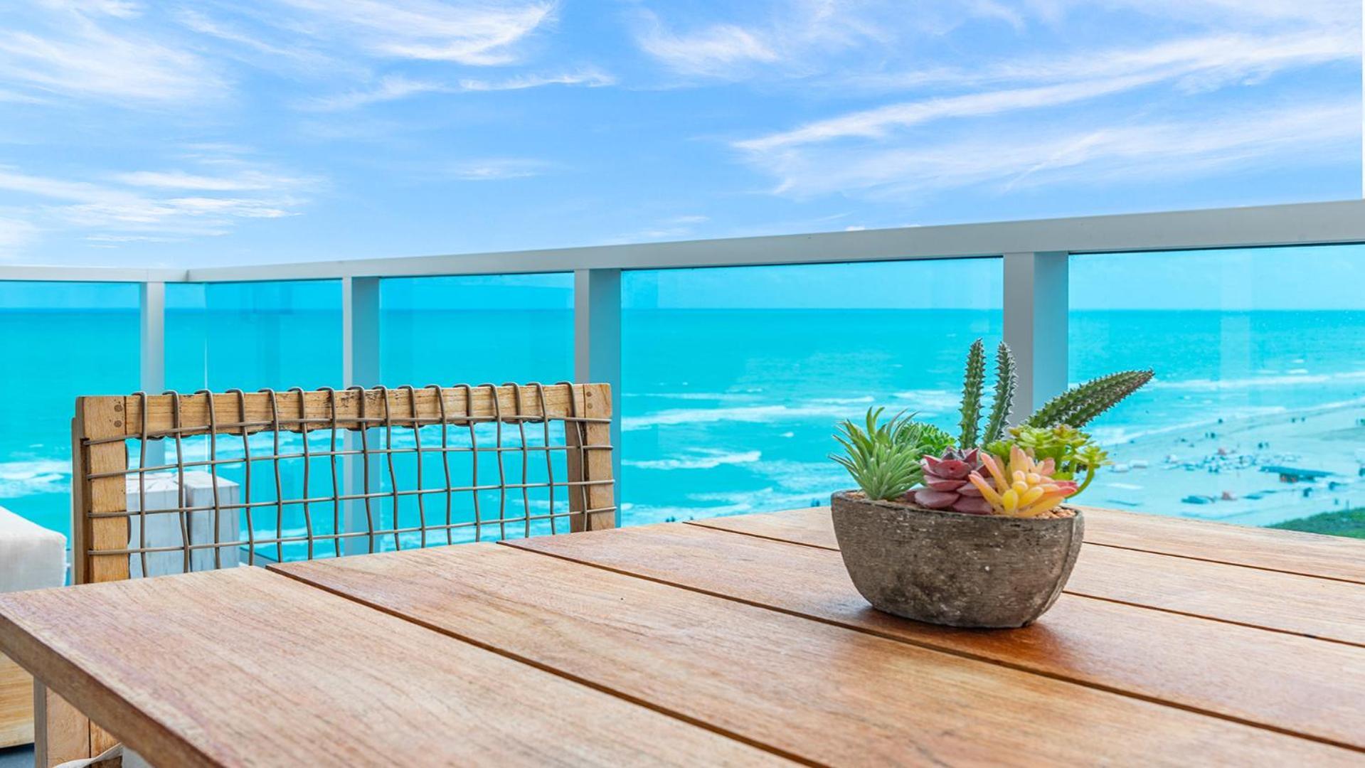 Oceanview Private At 1 & Homes -1120 *