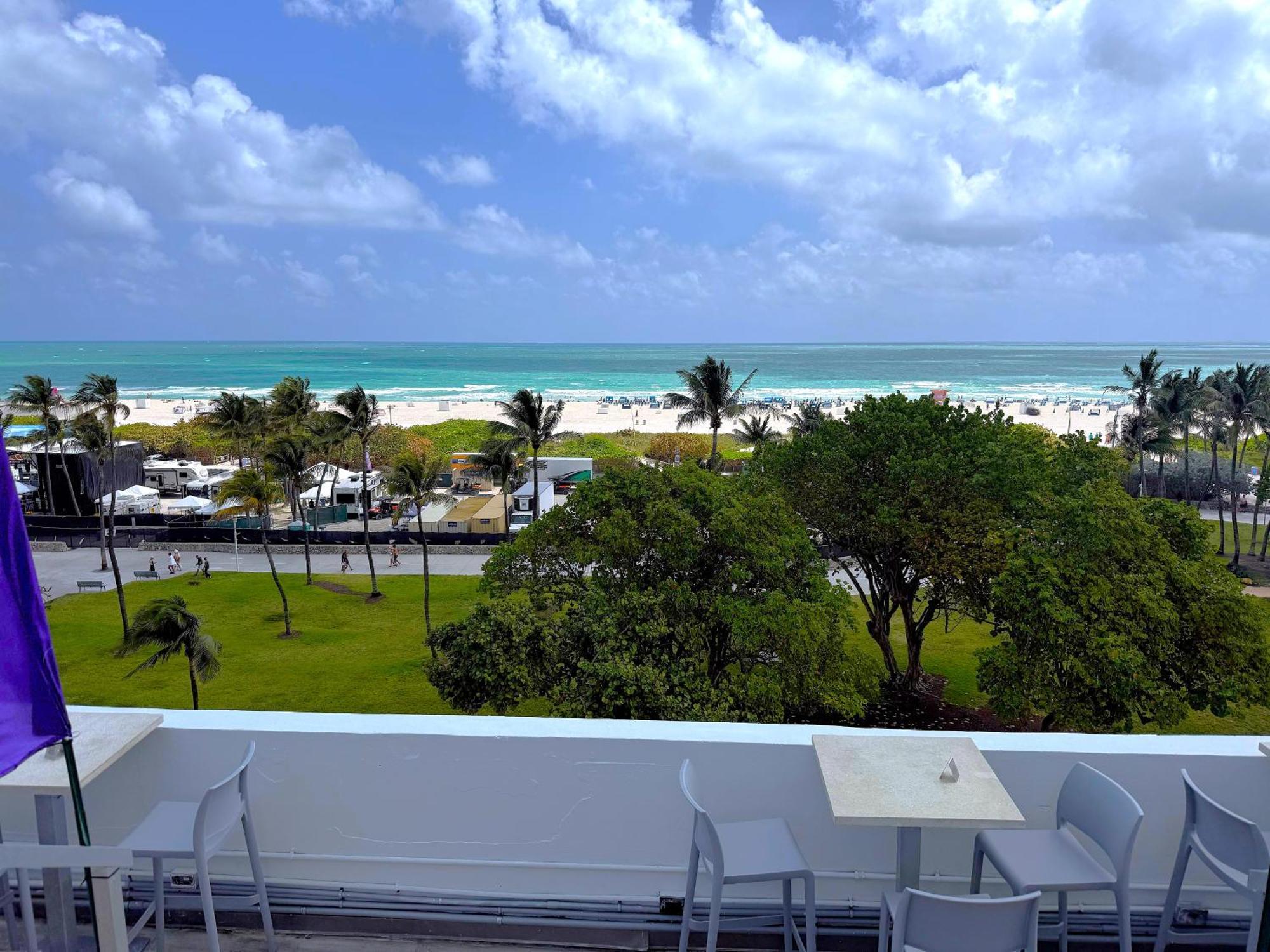 Renzzi On The Ocean Aparthotel