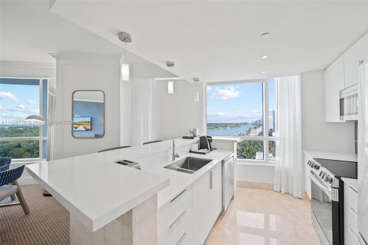 Apartment Fontainebleau New Reno 1br Corner Unit Ocean & Bay Miami Beach