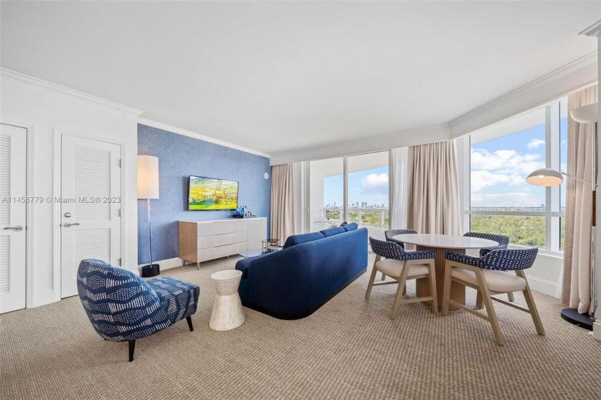 Fontainebleau New Reno 1br Corner Unit Ocean & Bay *