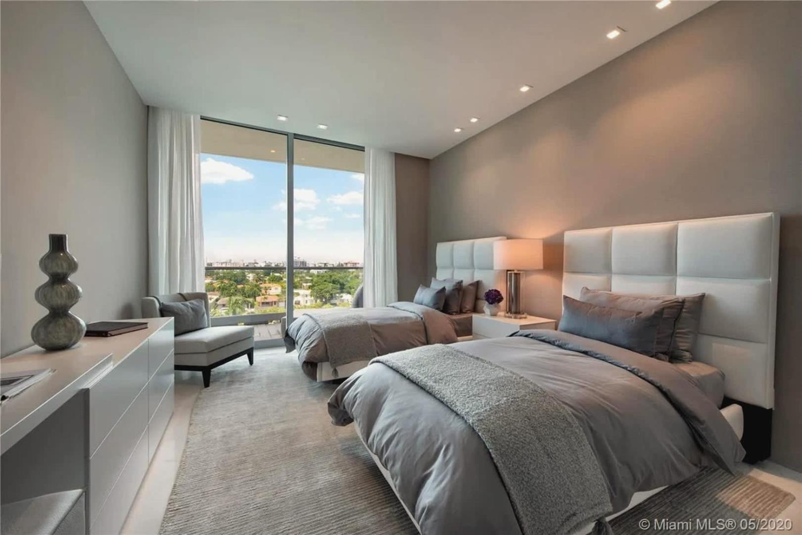 Elegant 4-bdr Oceanfront With Skyline Views Apartment *