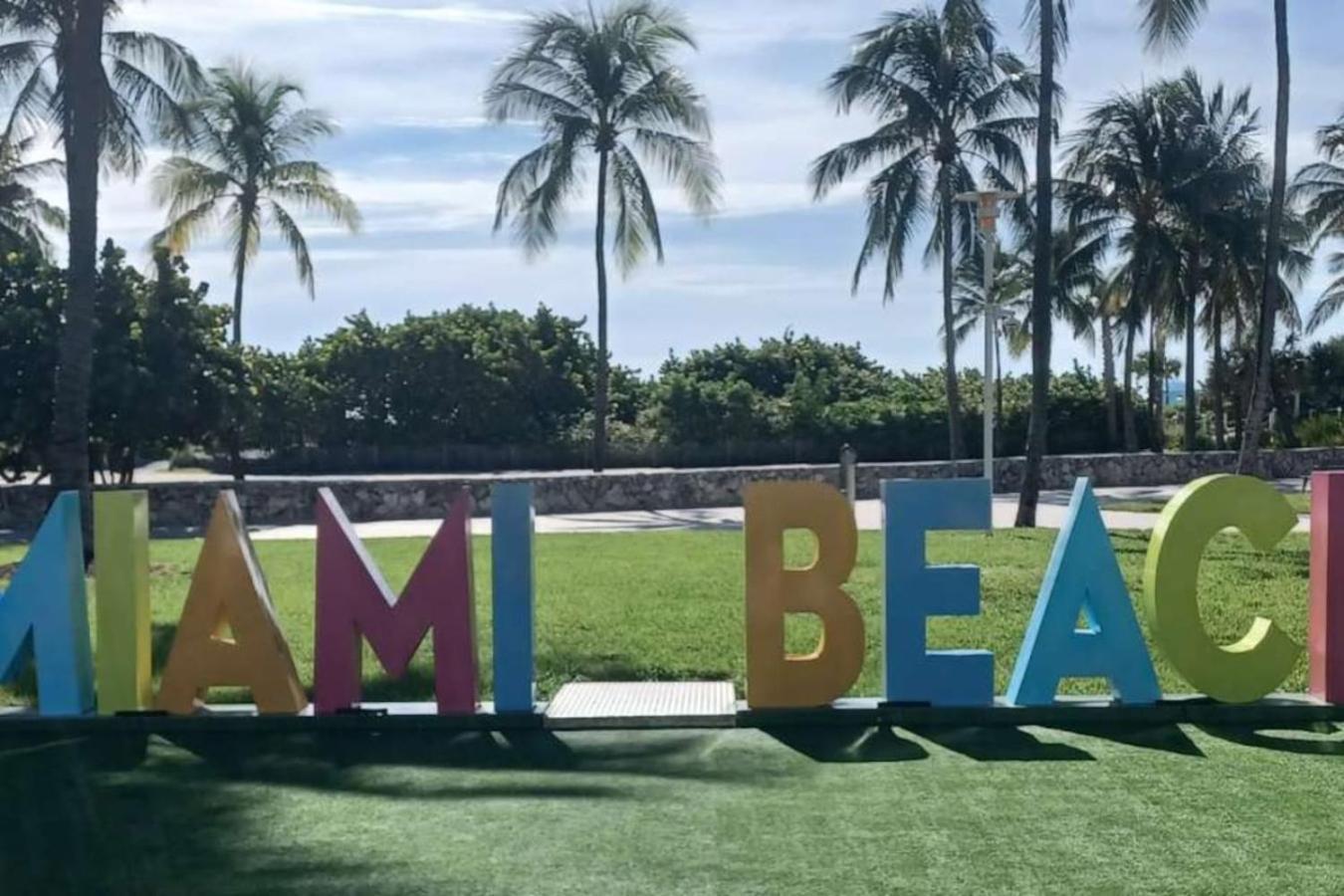 Right On The Beach, Ocean Drive Secured Apartment *