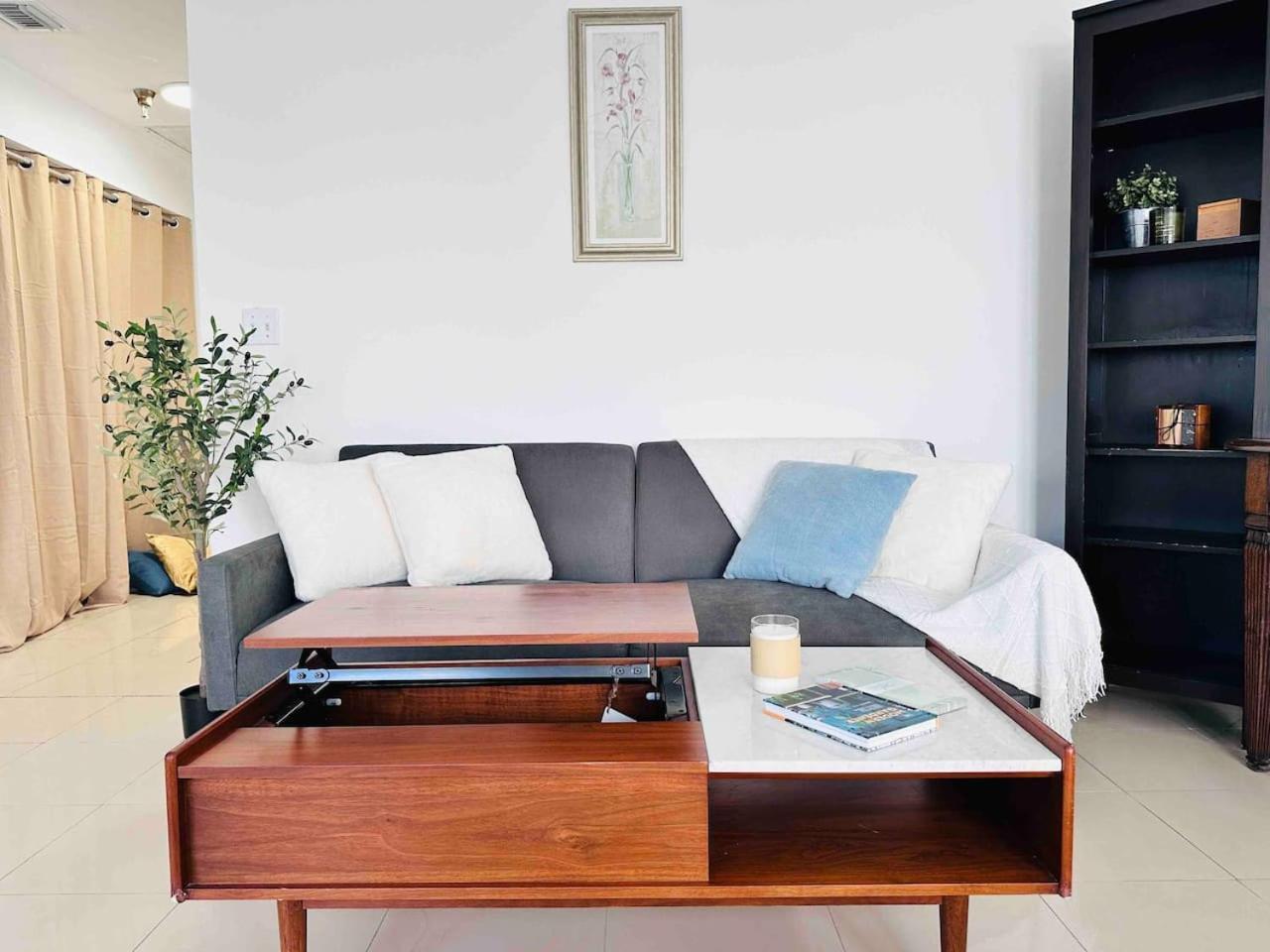 Right On The Beach, Ocean Drive Secured Apartment
