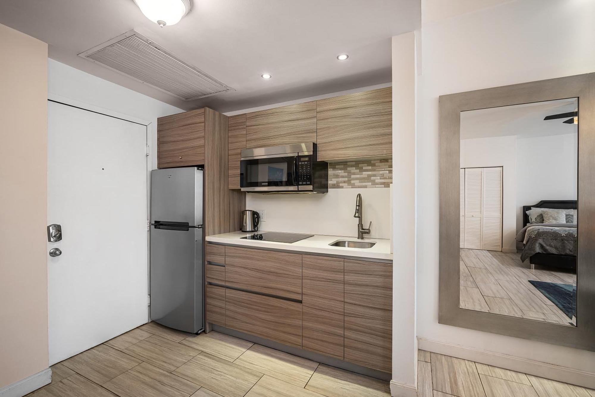 Barbizon On Ocean Drive Apartment