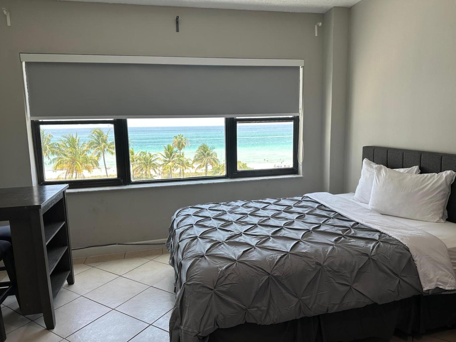 Ocean Front Casablanca With Full Kitchens & Access By Bl