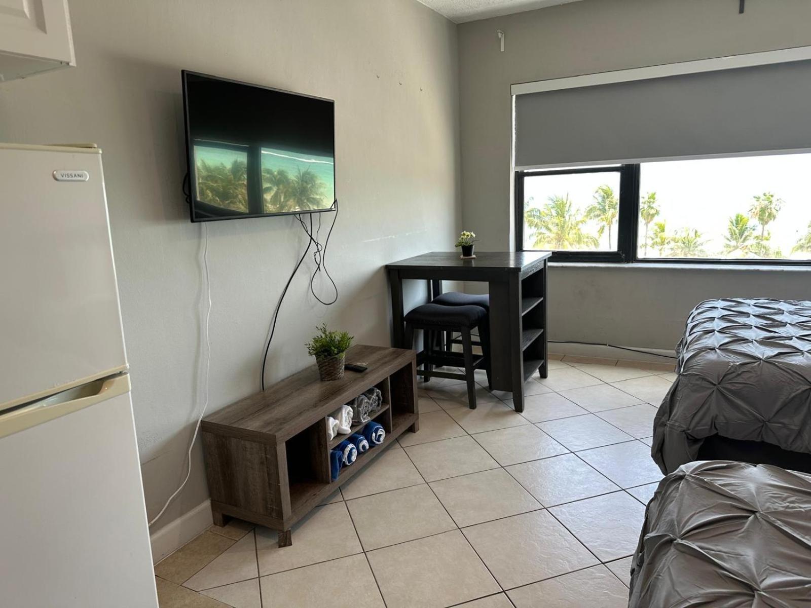 Ocean Front Casablanca With Full Kitchens & Access By Bl Apartment Miami Beach