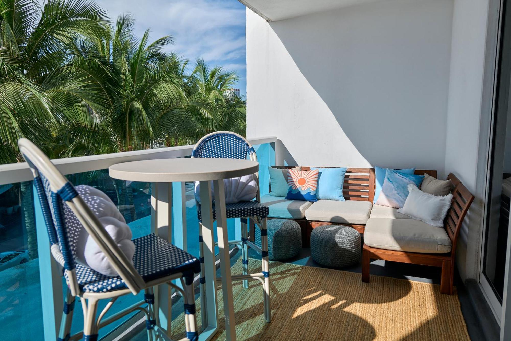 At Roney Palace - 329 * Miami Beach