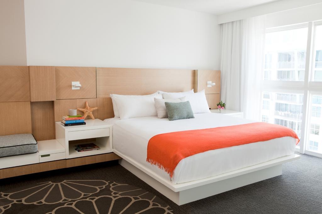Resort Royal Palm South Miami, A Tribute Portfolio