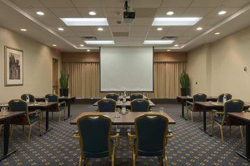 Hotel Penn Station 3*