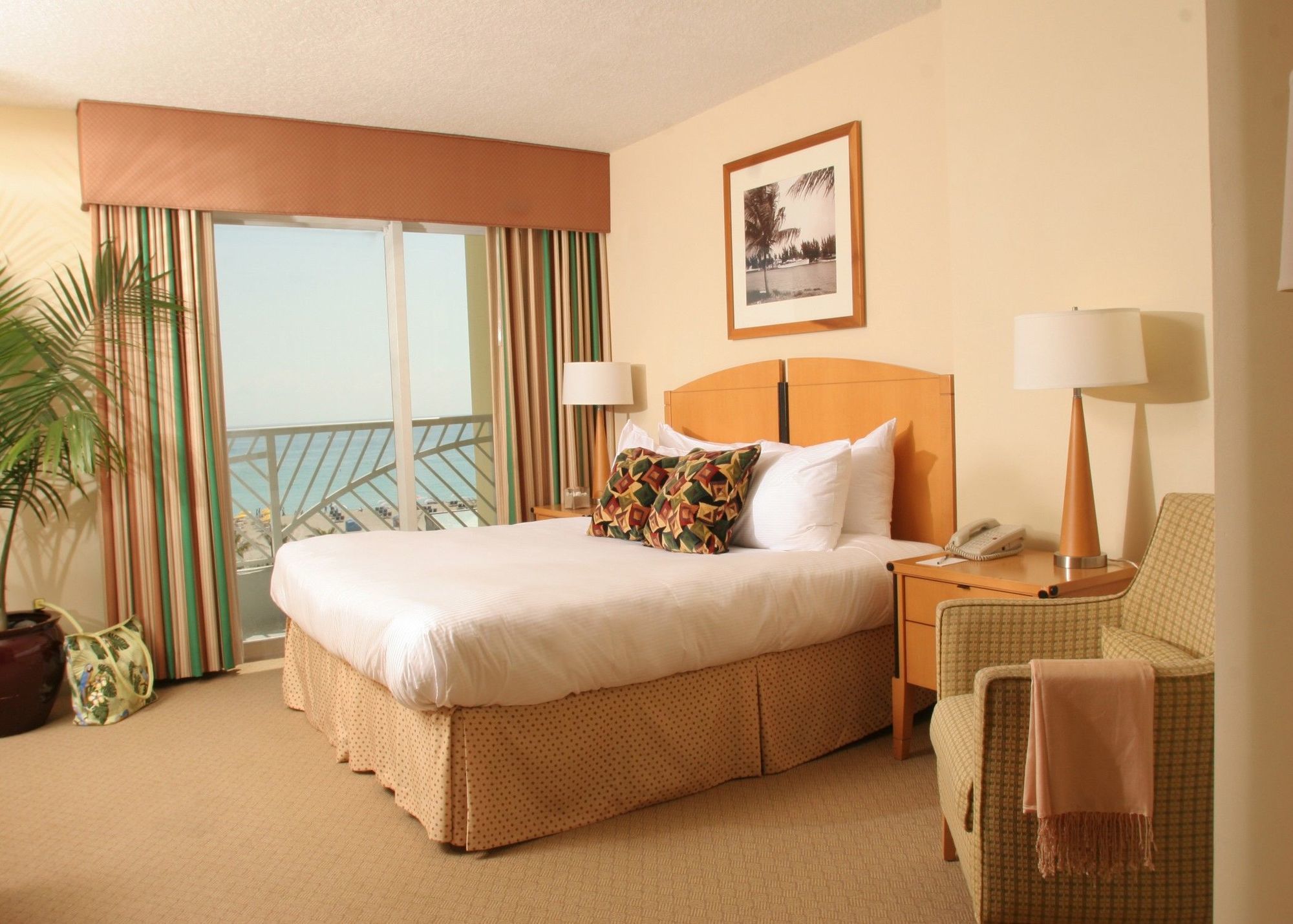 Resort Royal Palm South Miami, A Tribute Portfolio