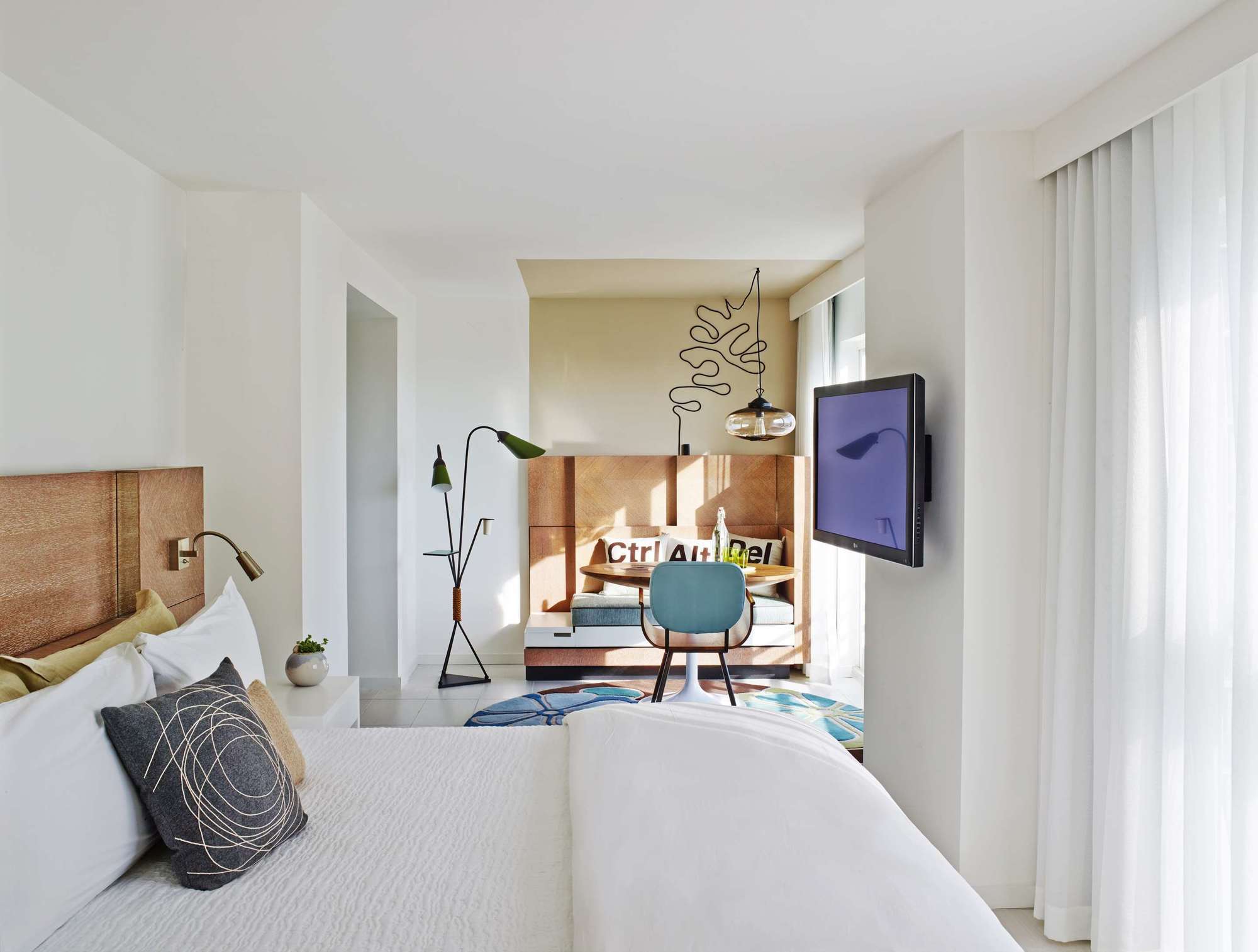 Resort Royal Palm South Miami, A Tribute Portfolio
