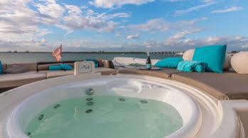 Miami Luxury Yacht Charters Hotel 4*