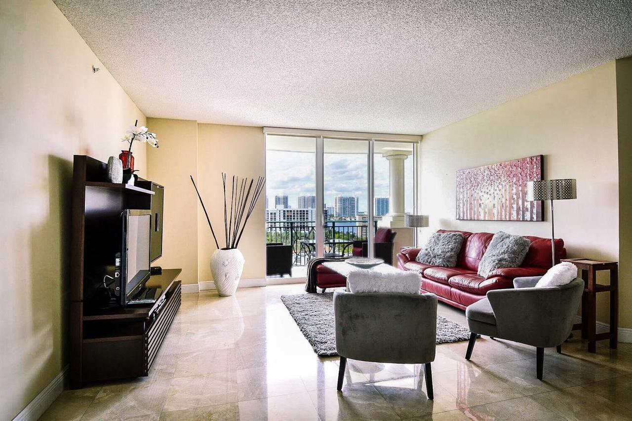 Beautiful Asian Retreat 2bd 2bth Min To *