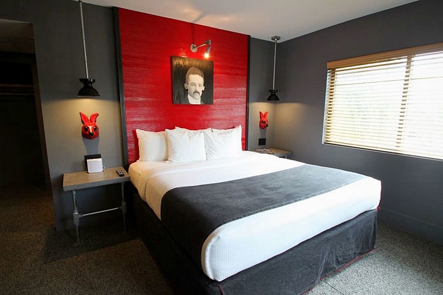 Gaythering - Gay - Adults Welcome 4*