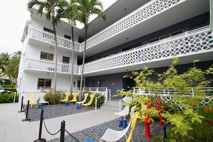 Gaythering - Gay - Adults Welcome Hotel