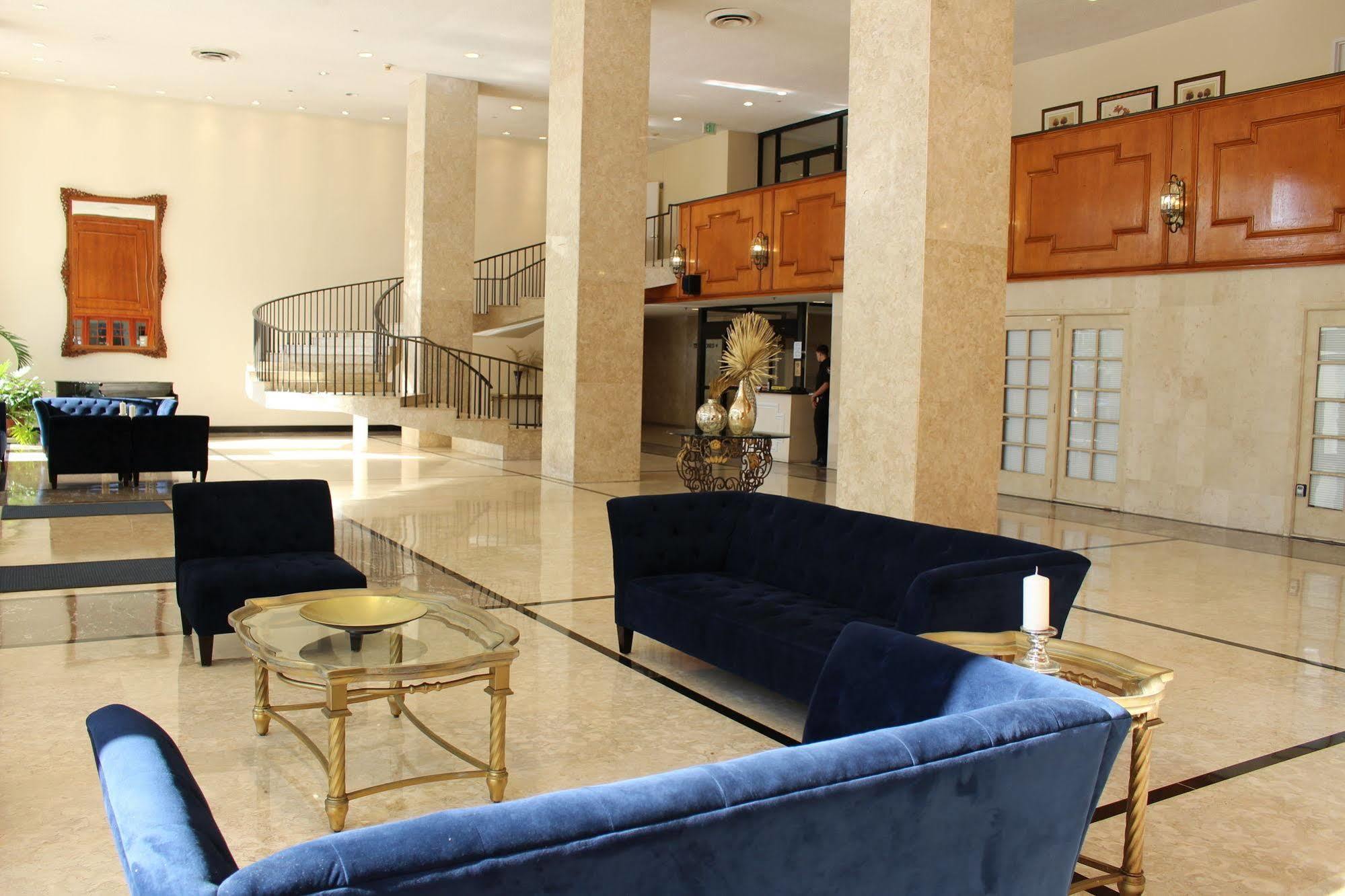 Pavilion Aparthotel 3*