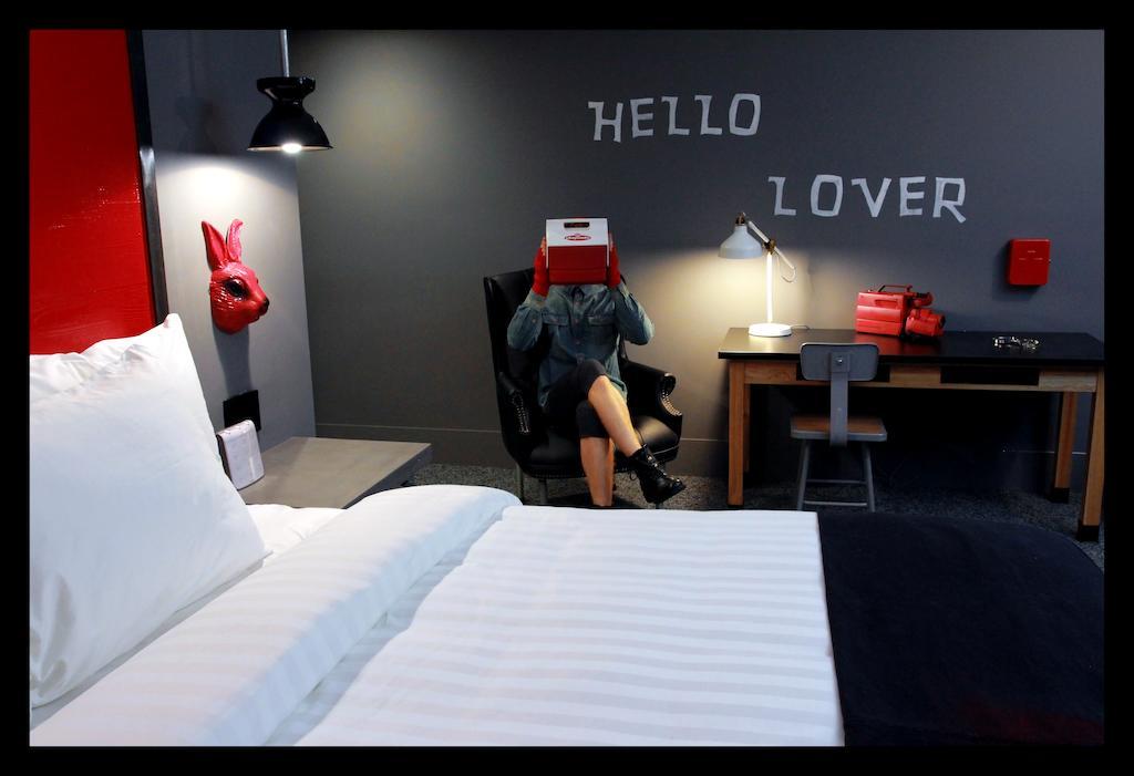 Gaythering - Gay - Adults Welcome Hotel Miami Beach