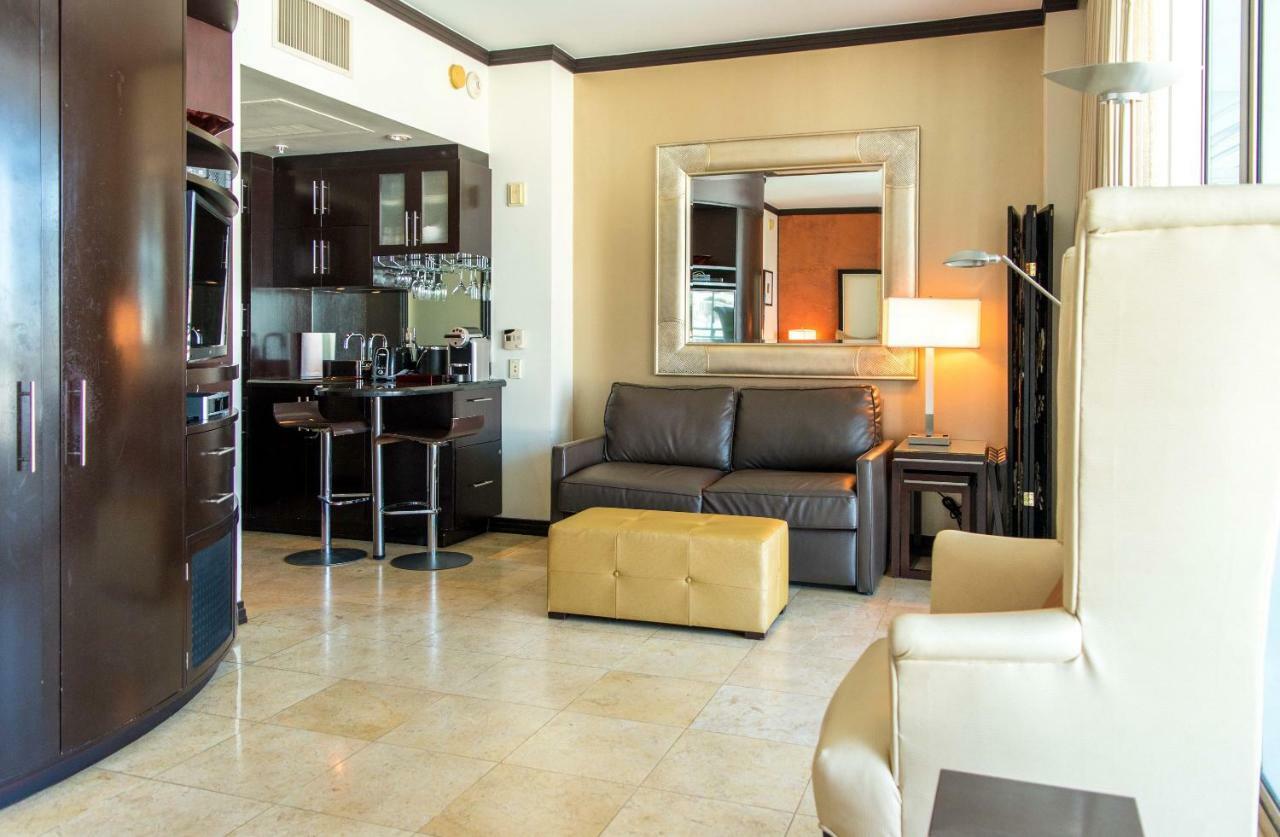 Penthouse De Soleil South - On Ocean Drive Miami Apartment *