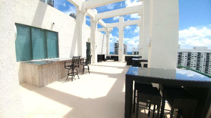 Casablanca On The Ocean West Tower Miami Beach