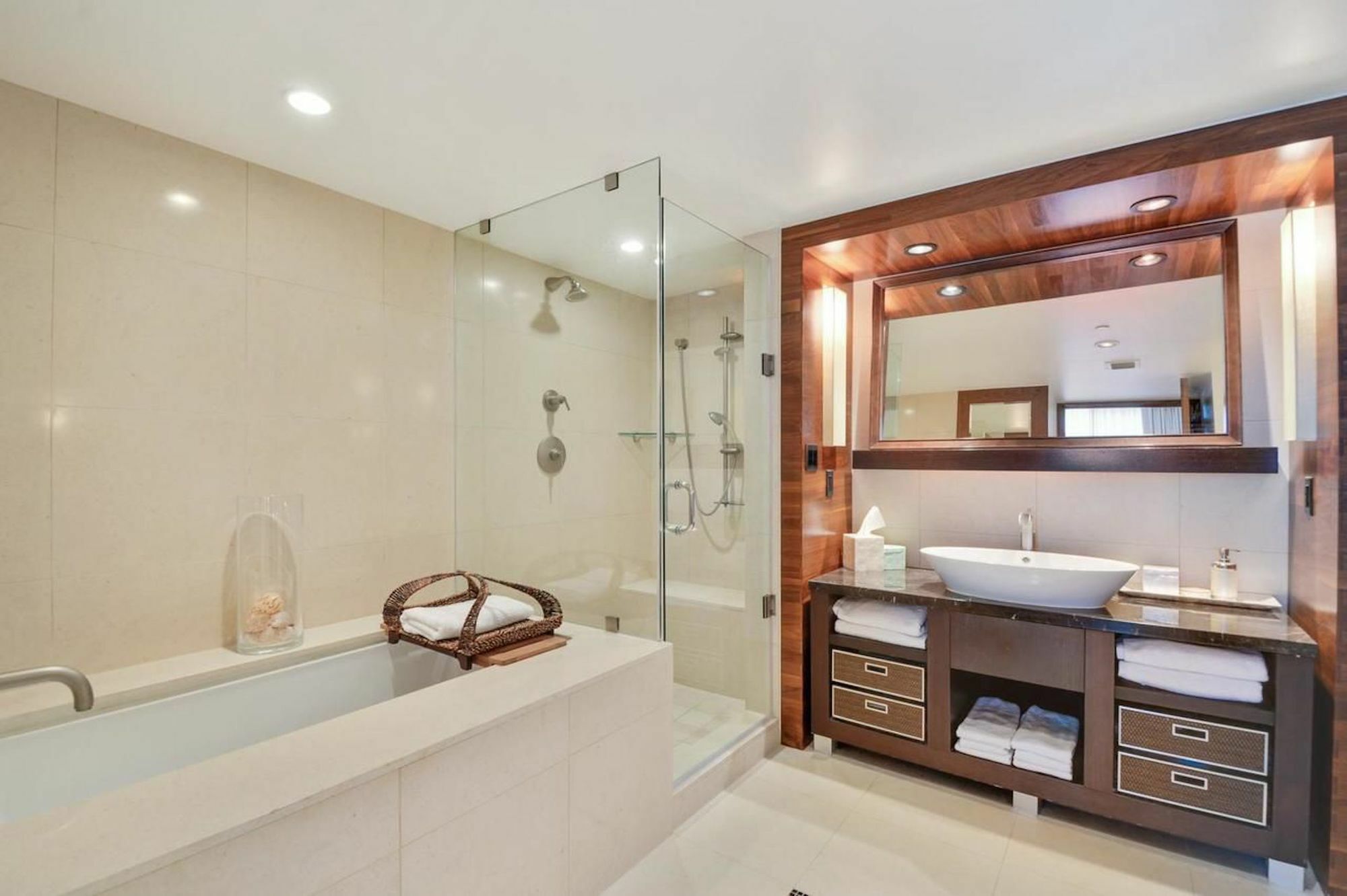 Oceanfront 2br In North By Sonder