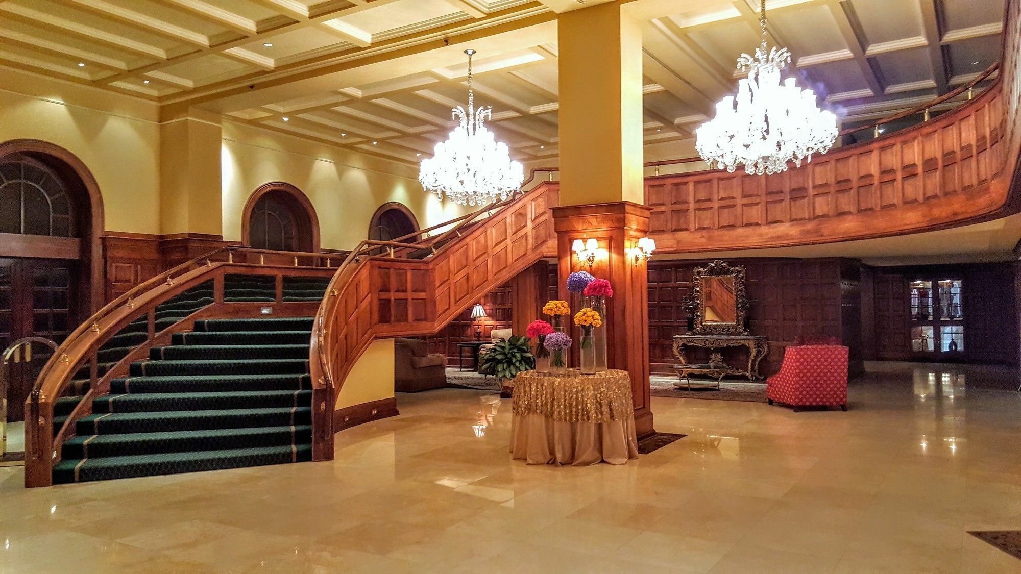 - Hora Hotel 3*