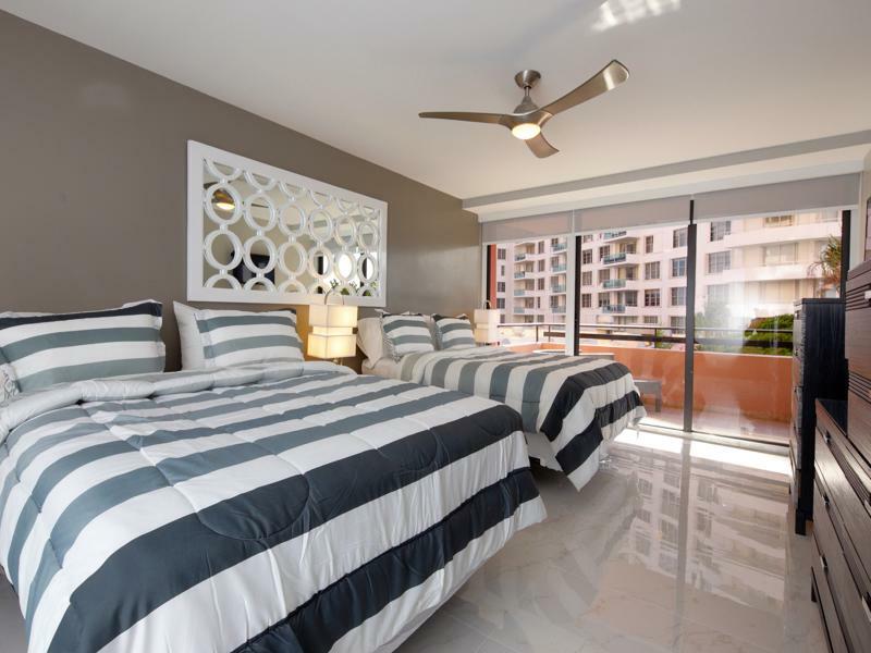 - Hora 3* Miami Beach