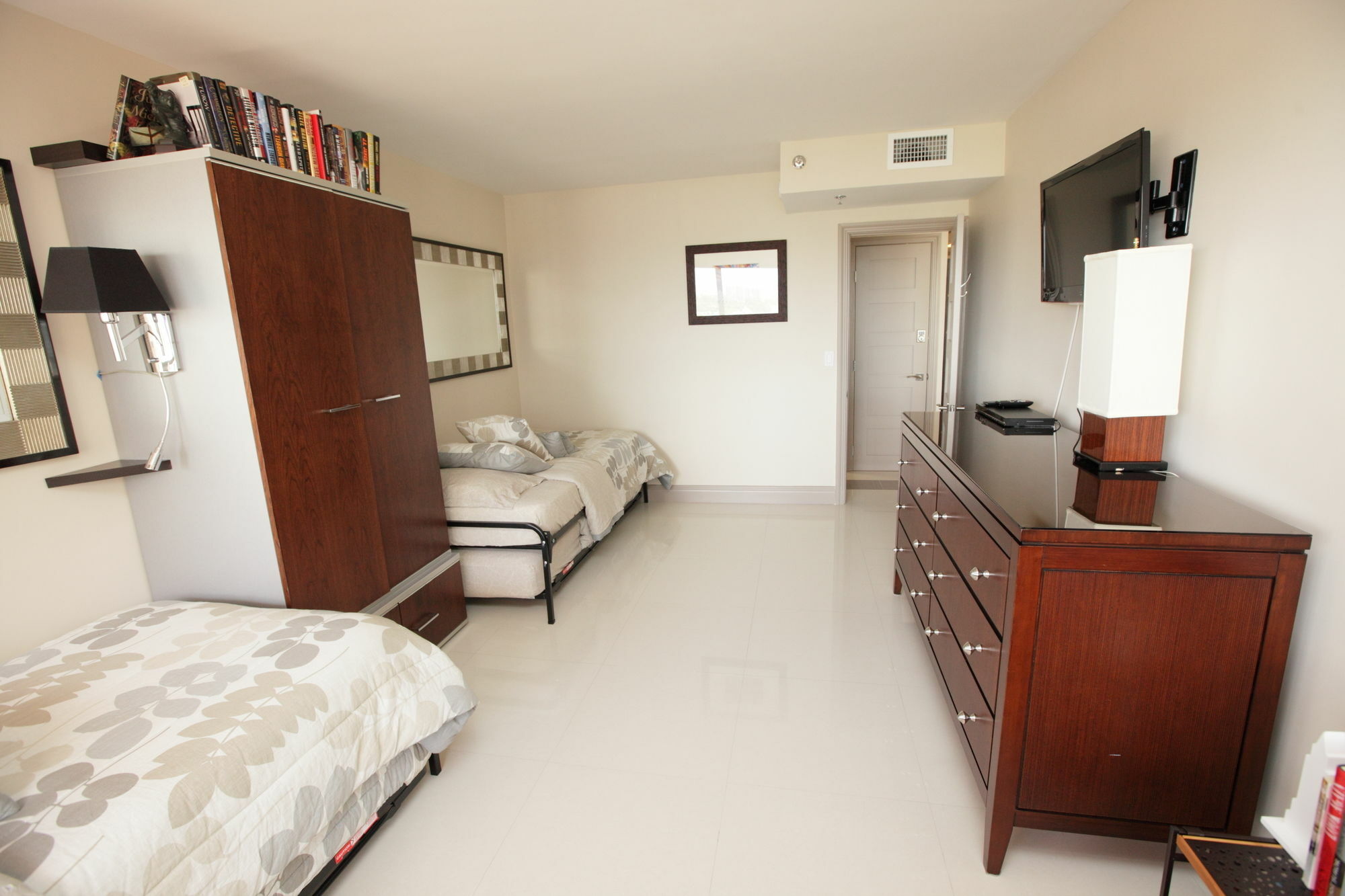 - Hora Hotel